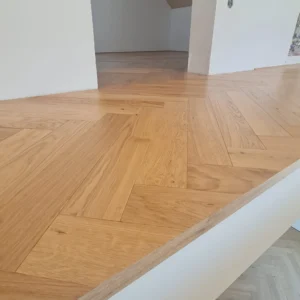 Dvoslojni gotovi parket Hrast Rustikal 3041 ribja kost