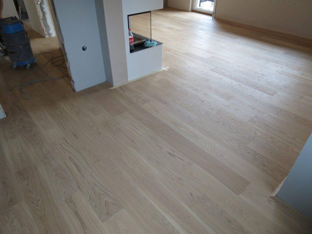 Oljen parket hrast natural beljen dvoslojni gotovi parket svetel naraven hrastov les