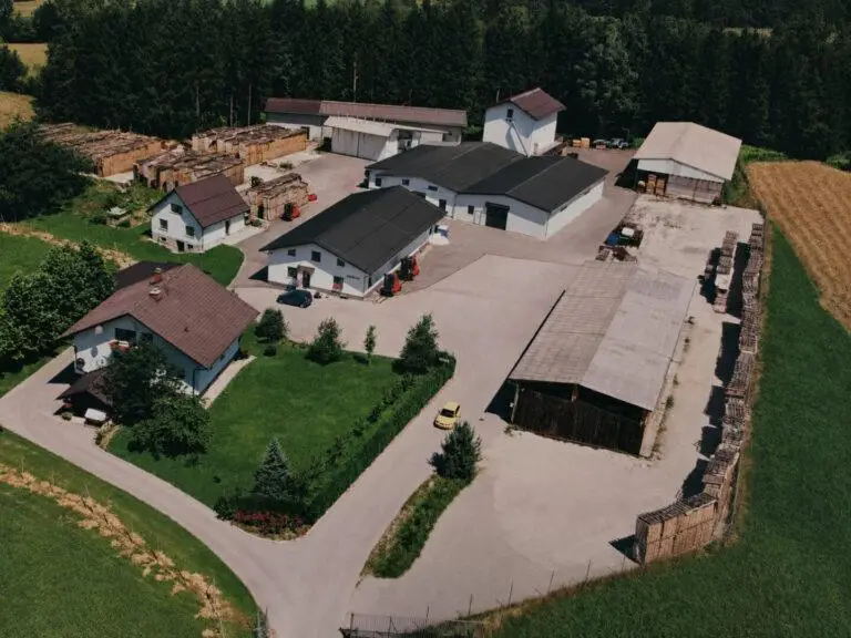 Dvoslojni gotovi parket v proizvodnji lokalnega podjetja Parketarna Jager
