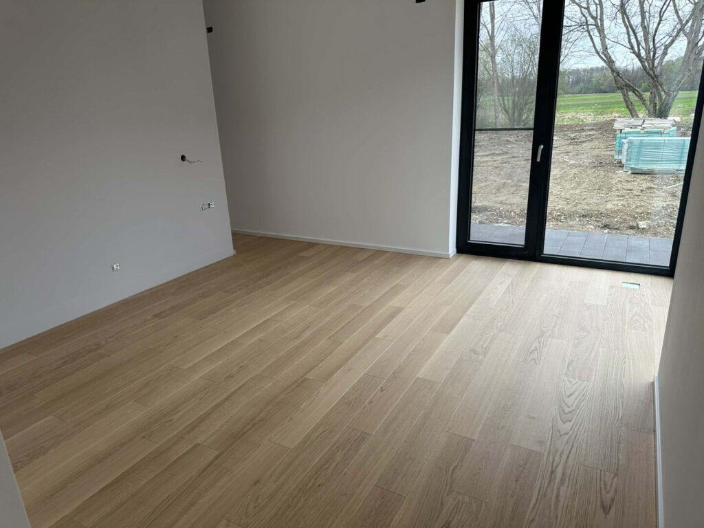 Mirna selekcija parketa v manjši dimenziji za sodoben dom