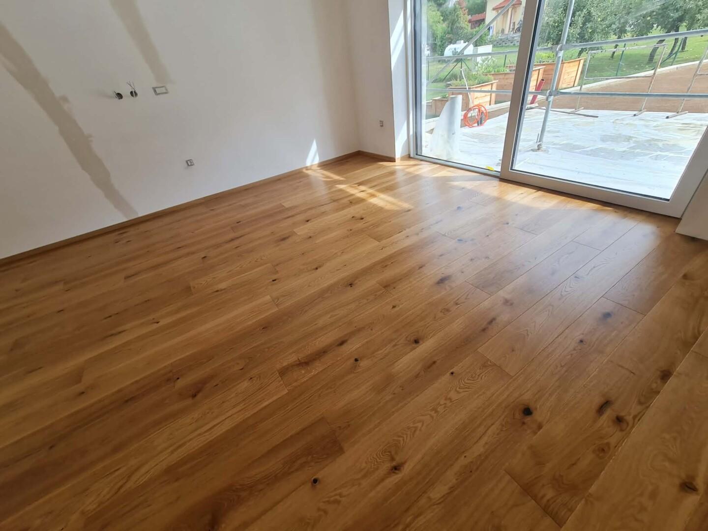 Polaganje parketa Prebold – Hrast Rustikal 3071 Honey v hiši s talnim gretjem